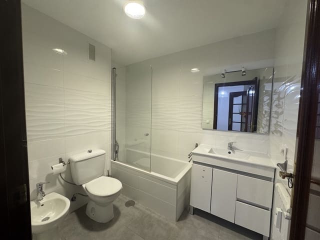 4 sovrum Lägenhet att hyra i Santa Marina, Badajoz stad - 1 000 € (Ref: 9964967)