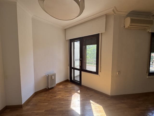 4 sovrum Lägenhet att hyra i Santa Marina, Badajoz stad - 1 000 € (Ref: 9964967)