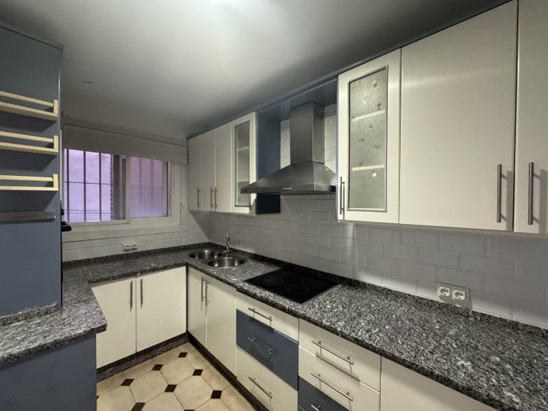 4 sovrum Lägenhet att hyra i Badajoz stad - 1 000 € (Ref: 9964967)