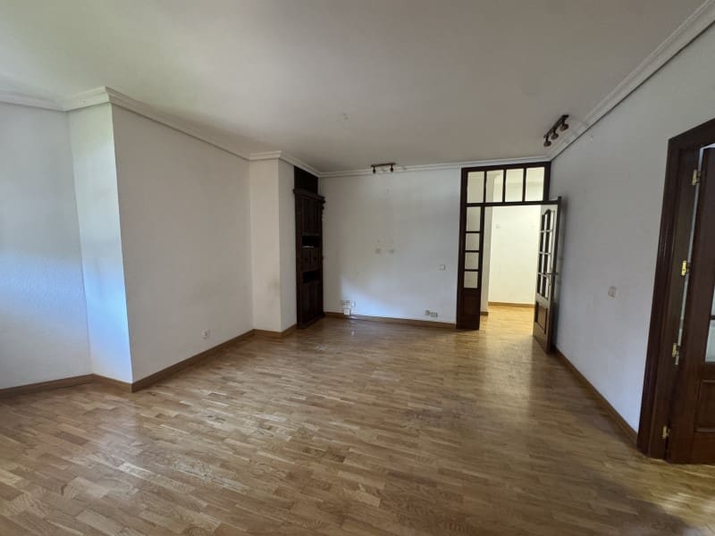 4 sovrum Lägenhet att hyra i Badajoz stad - 1 000 € (Ref: 9964967)