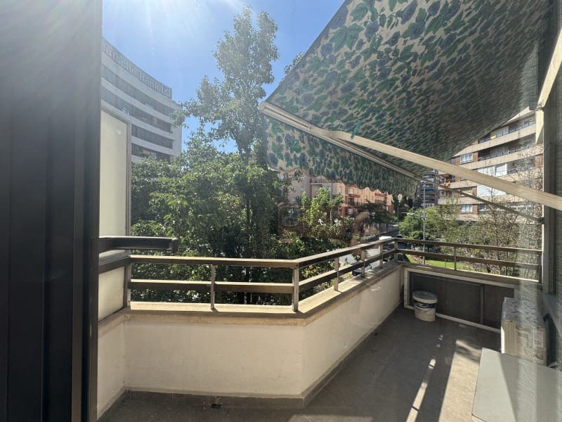 4 sovrum Lägenhet att hyra i Badajoz stad - 1 000 € (Ref: 9964967)