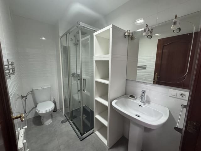 4 sovrum Lägenhet att hyra i Santa Marina, Badajoz stad - 1 000 € (Ref: 9964967)