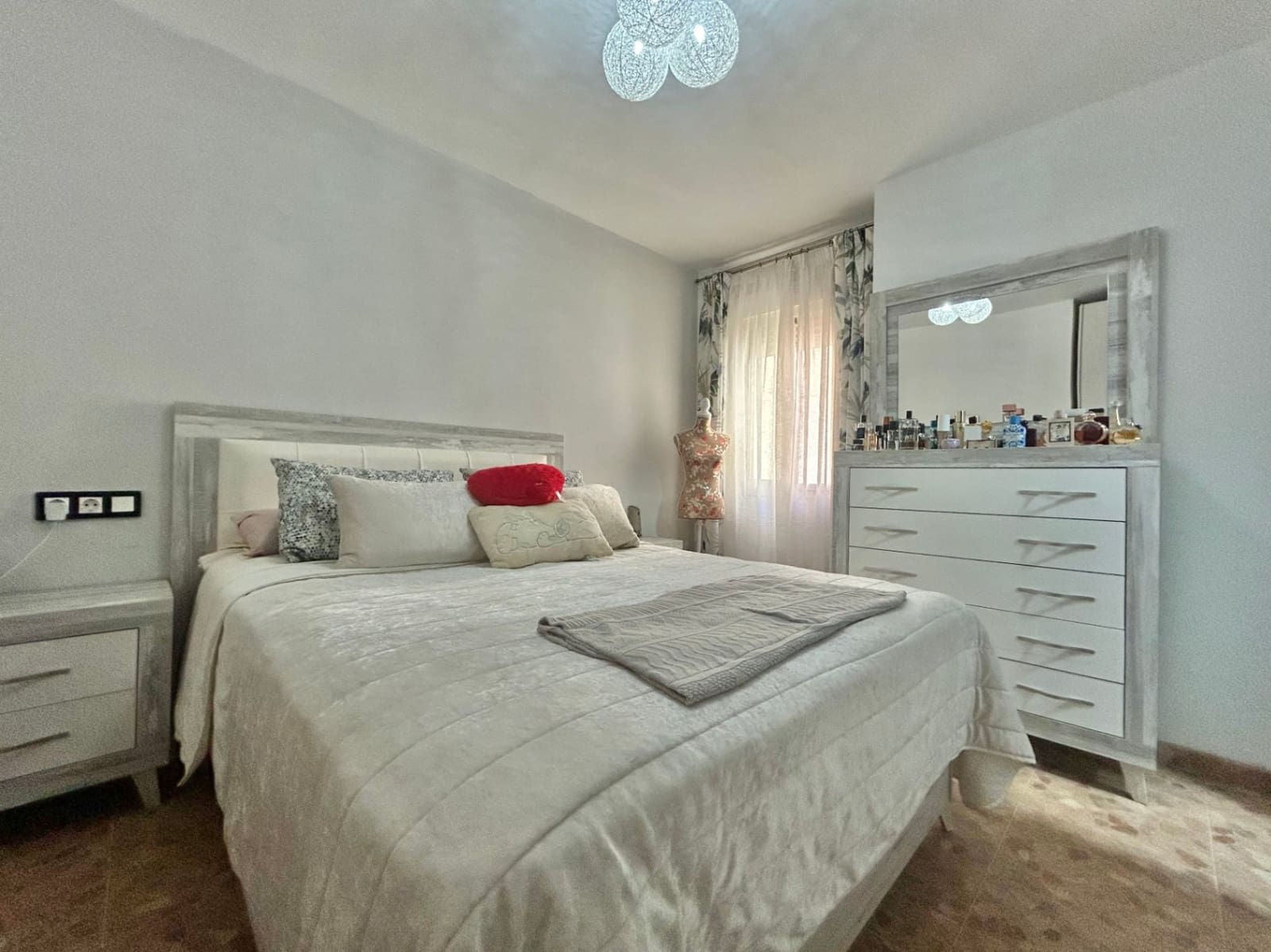 4 bedroom Penthouse for sale in Malaga city with garage - € 415,000 (Ref: 10014316)