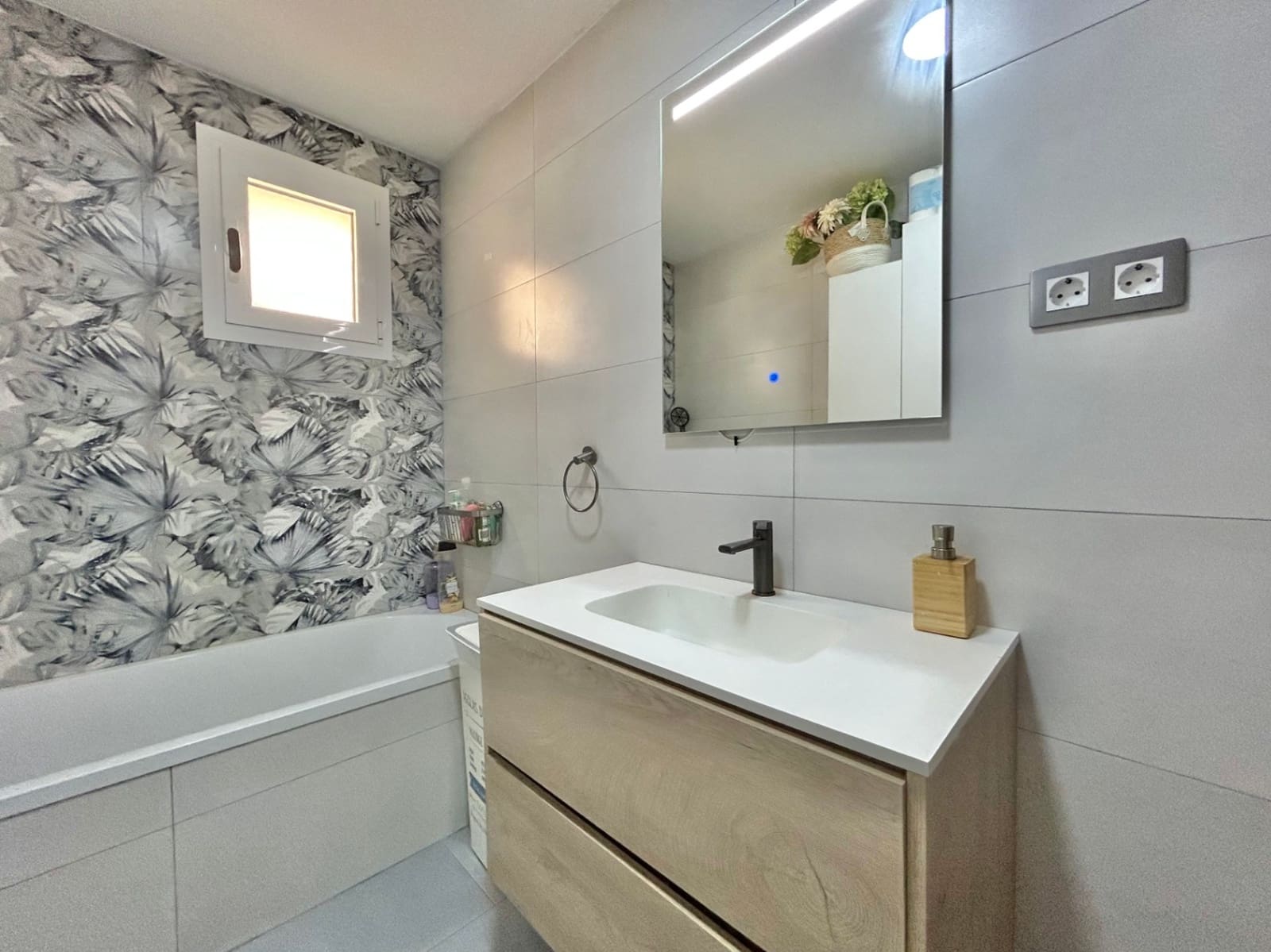 4 bedroom Penthouse for sale in Malaga city with garage - € 415,000 (Ref: 10014316)