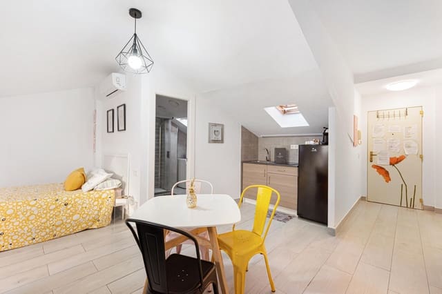 Penthouse til salg i Perchel Norte, Málaga by - € 260.000 (Ref: 10062518)