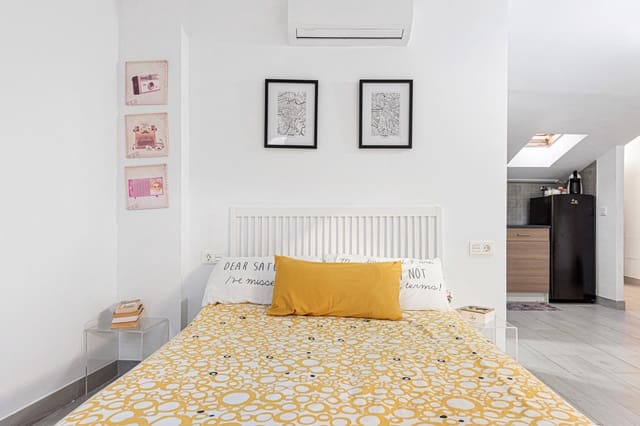 Penthouse til salg i Perchel Norte, Málaga by - € 260.000 (Ref: 10062518)