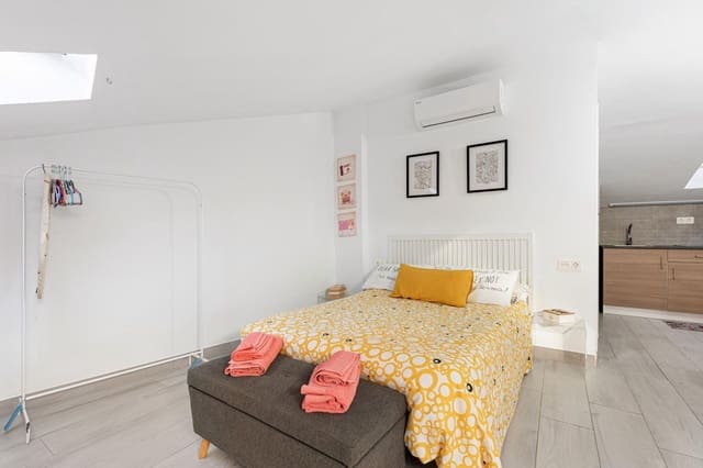 Penthouse til salg i Perchel Norte, Málaga by - € 260.000 (Ref: 10062518)