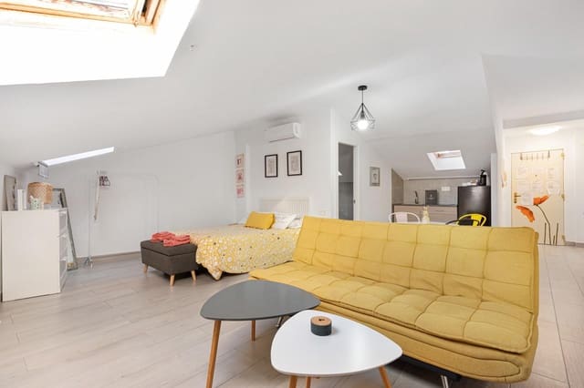 Penthouse til salg i Perchel Norte, Málaga by - € 260.000 (Ref: 10062518)