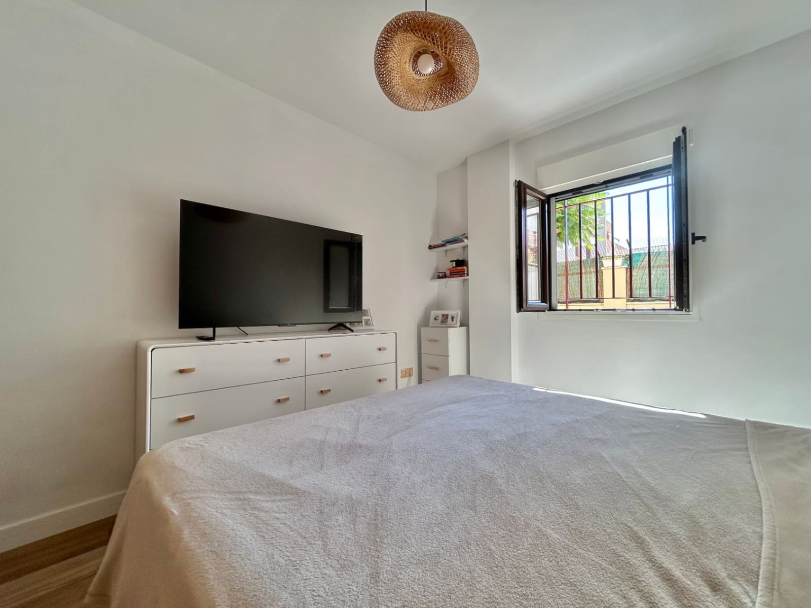 2 soverom Leilighet til salgs i Malaga by med svømmebasseng garasje - € 445 000 (Ref: 10084953)