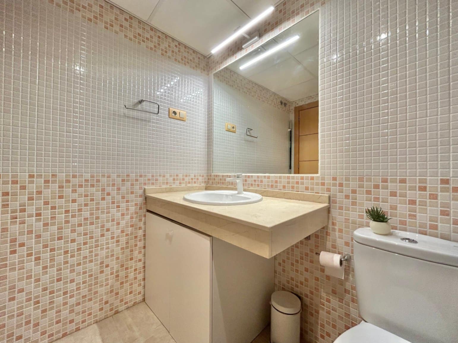 2 soverom Leilighet til salgs i Malaga by med svømmebasseng garasje - € 445 000 (Ref: 10084953)