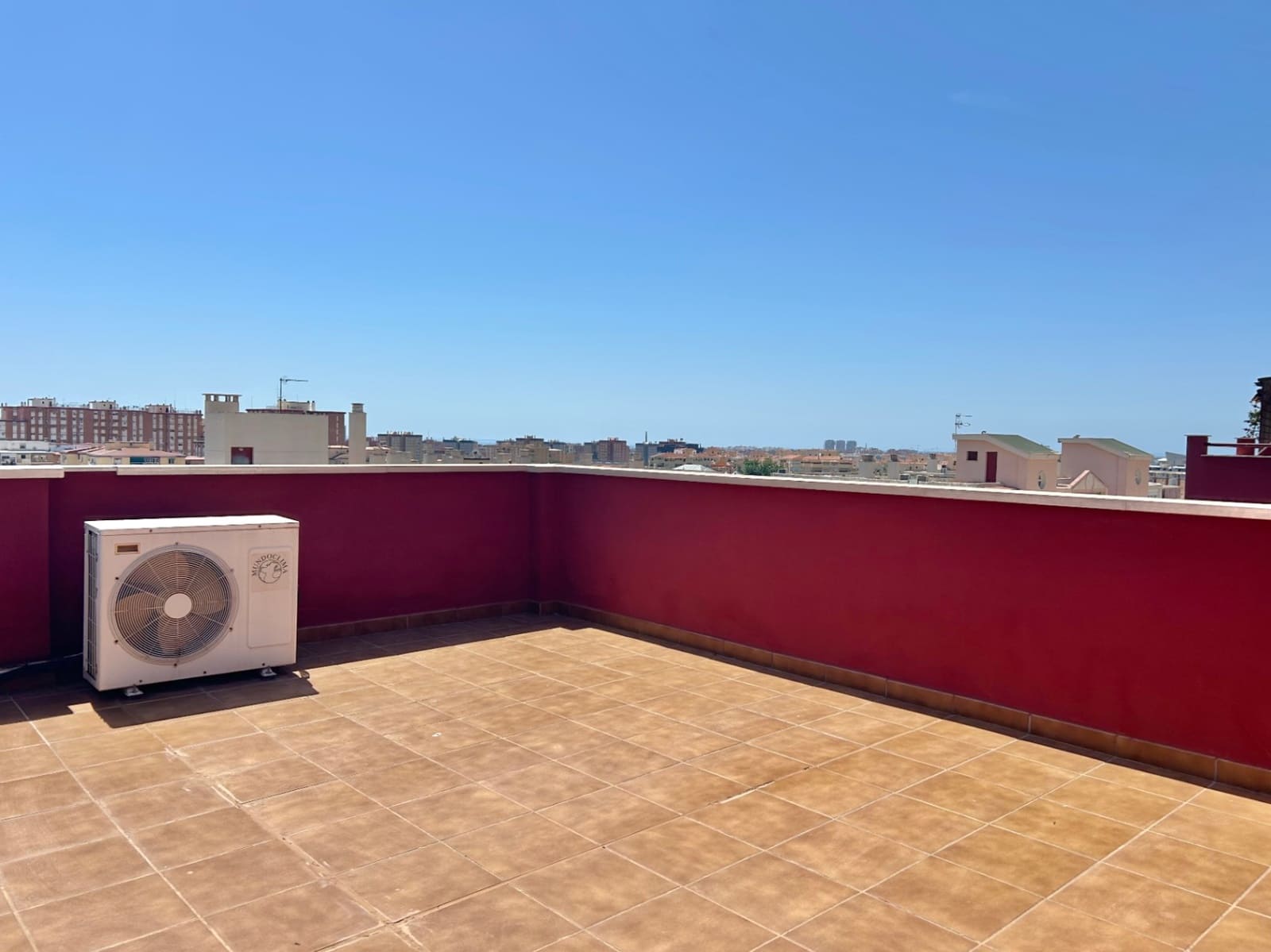 2 soverom Leilighet til salgs i Malaga by med svømmebasseng garasje - € 445 000 (Ref: 10084953)