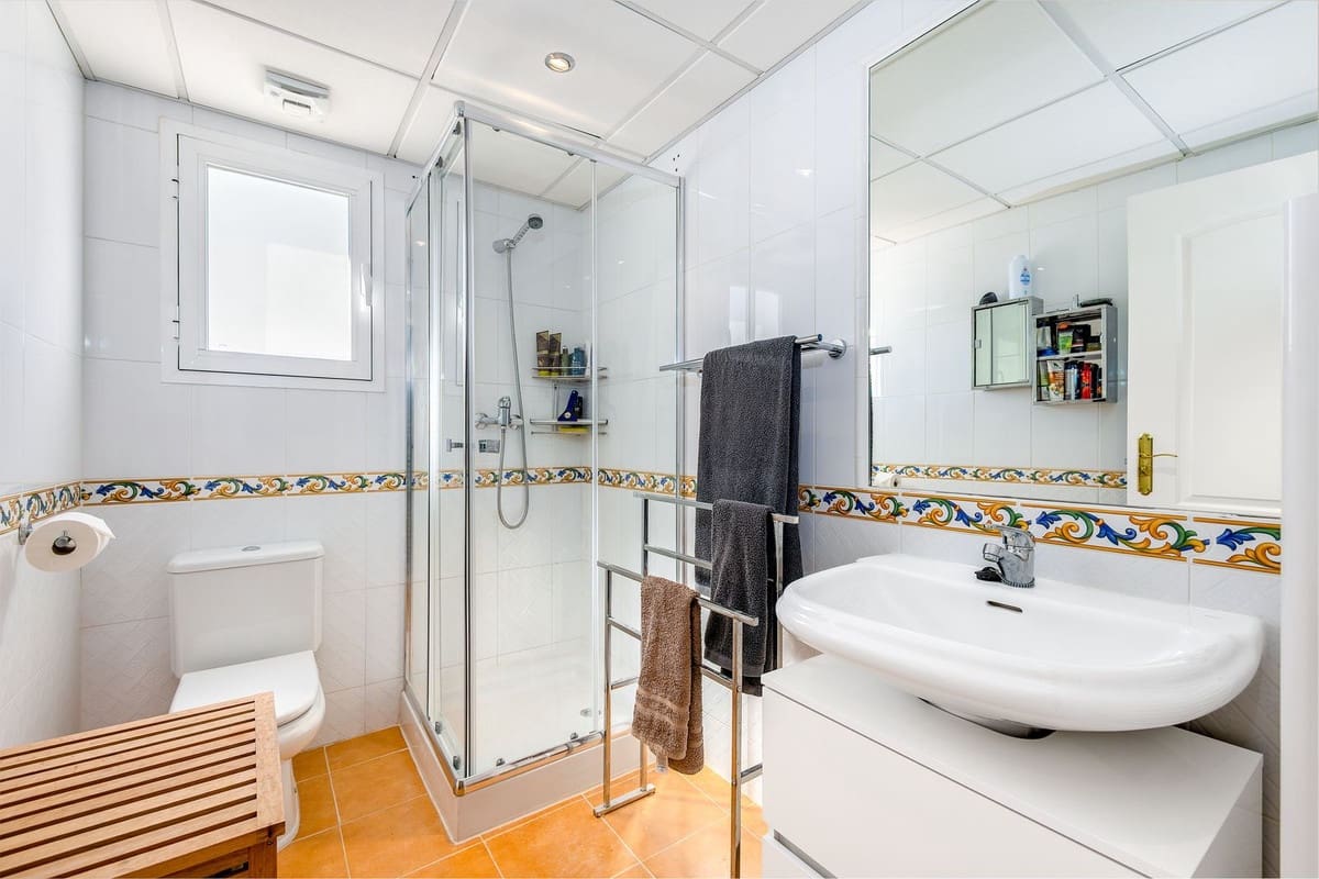 2 makuuhuone Rivitalo myytävänä paikassa Alhaurin el Grande mukana uima-altaan - 349 000 € (Ref: 10084954)