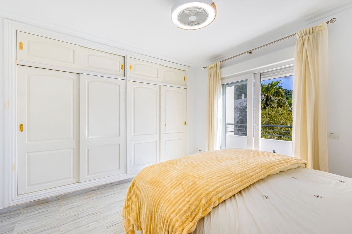 2 makuuhuone Rivitalo myytävänä paikassa Alhaurin el Grande mukana uima-altaan - 349 000 € (Ref: 10084954)
