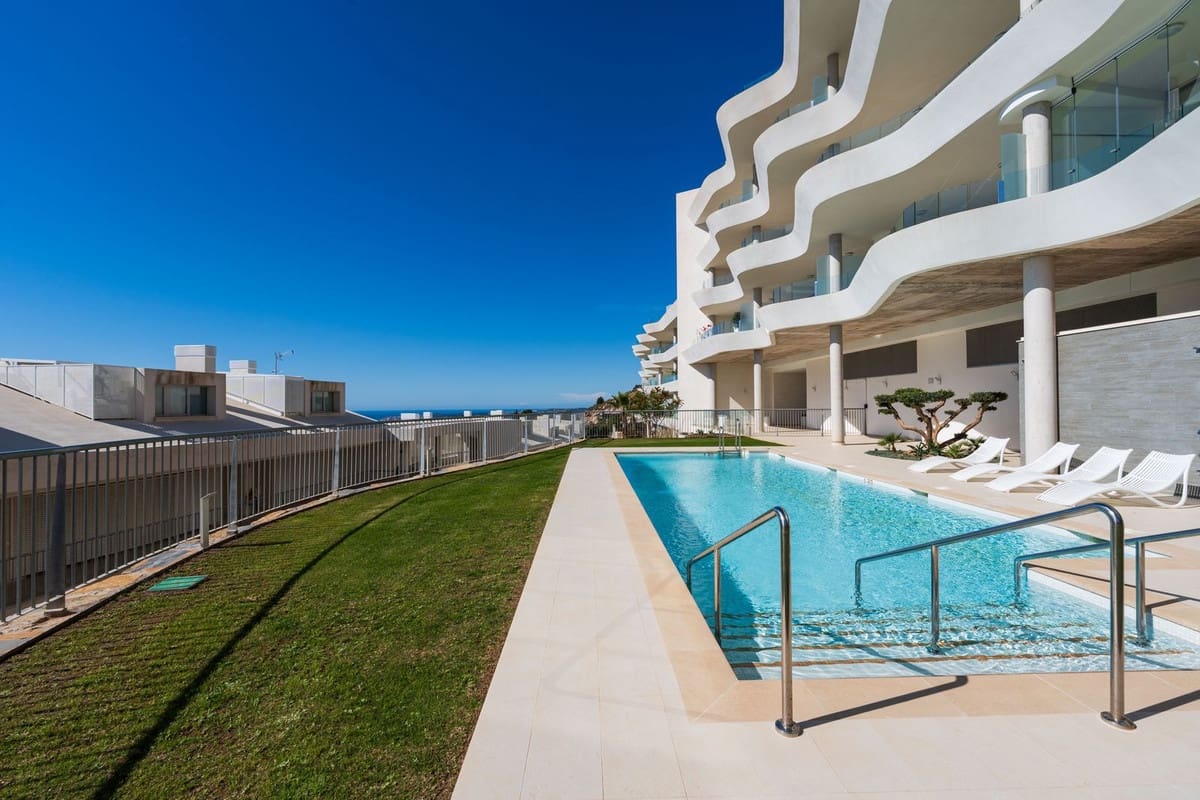 3 sovrum Lägenhet till salu i Benalmadena med pool - 995 000 € (Ref: 10084955)