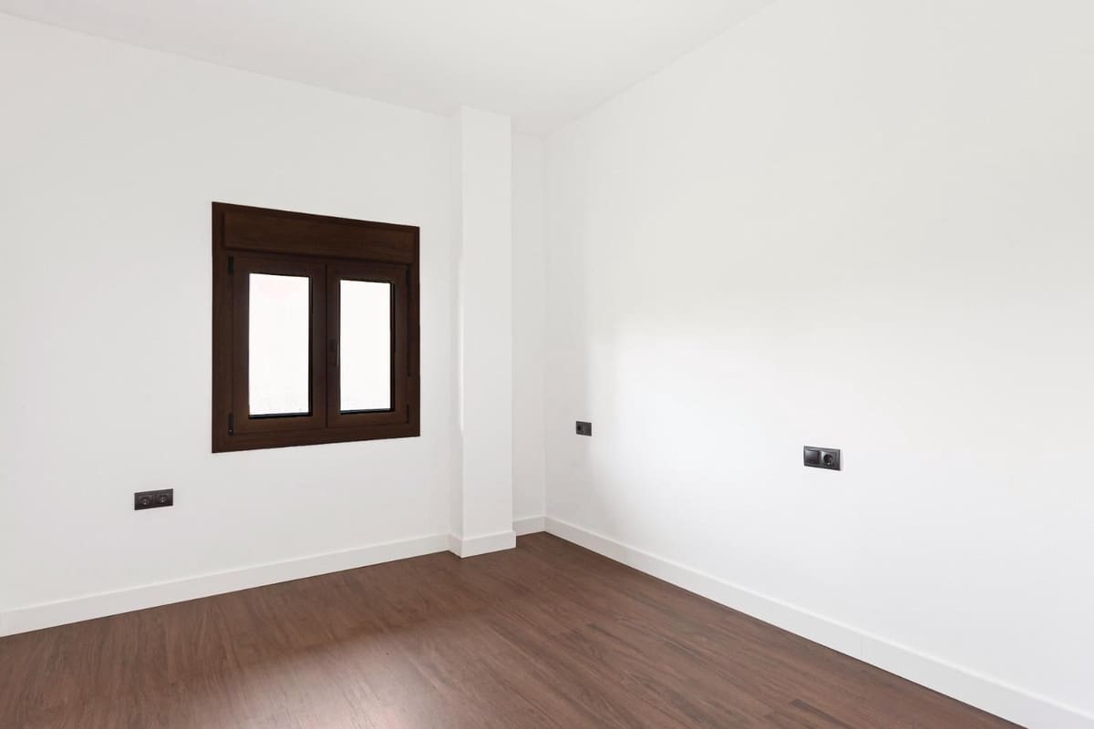 4 quarto Moradia Geminada para venda em Malaga cidade - 750 000 € (Ref: 10084957)