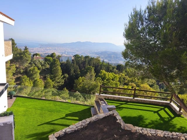 4 slaapkamer Halfvrijstaande villa te koop in Dsmo Dm Este, Málaga stad - € 750.000 (Ref: 10084957)