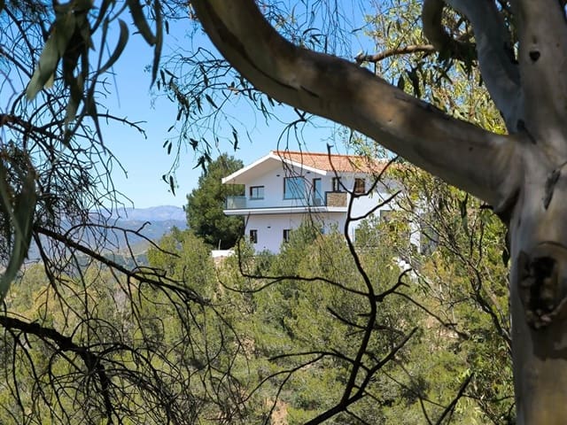 4 slaapkamer Halfvrijstaande villa te koop in Dsmo Dm Este, Málaga stad - € 750.000 (Ref: 10084957)