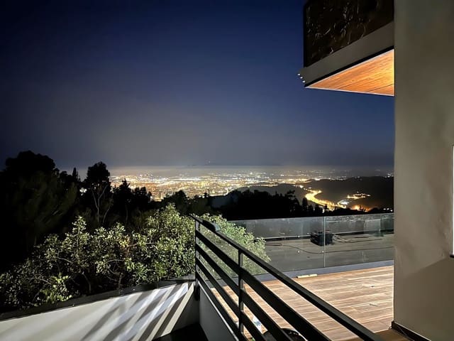 4 slaapkamer Halfvrijstaande villa te koop in Dsmo Dm Este, Málaga stad - € 750.000 (Ref: 10084957)