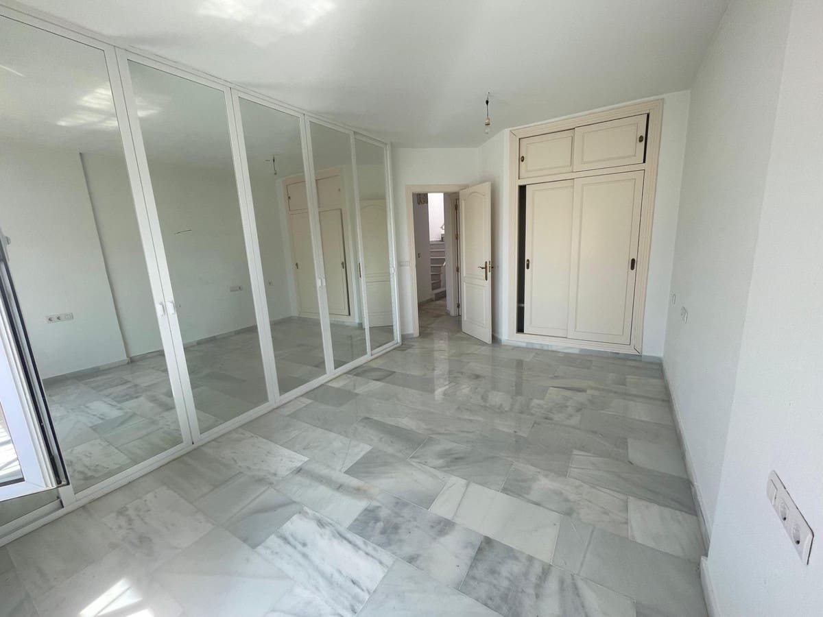 3 soverom Kjedet enebolig til salgs i Benalmadena med svømmebasseng - € 449 000 (Ref: 10084962)