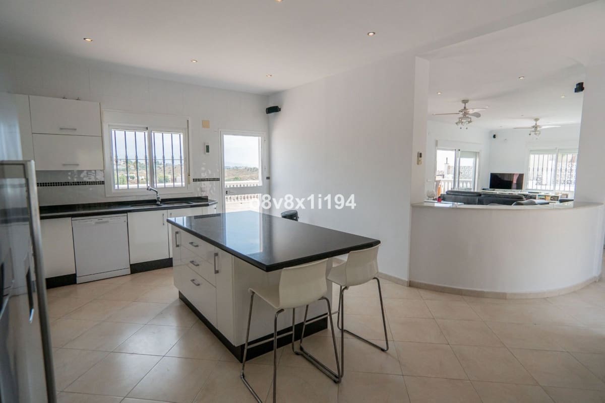 5 sypialnia Dom blizniak na sprzedaż w Velez-Malaga z basenem - 595 000 € (Ref: 10084970)