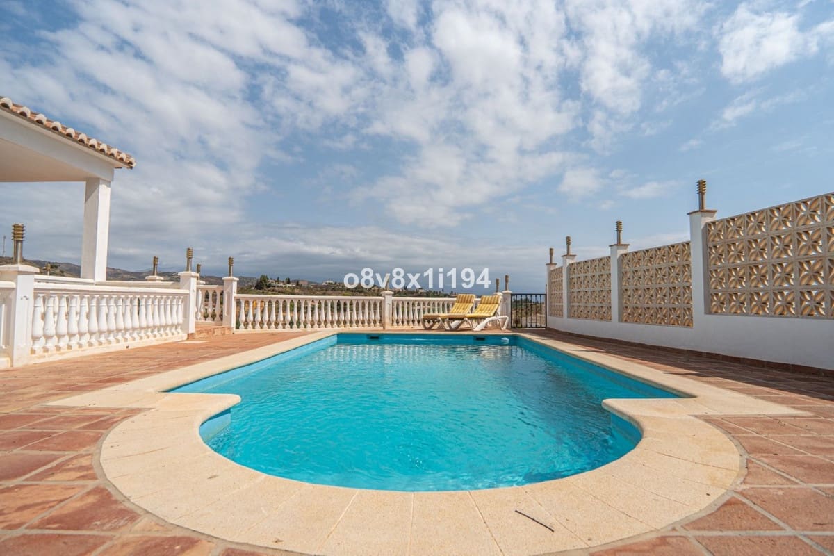 5 sypialnia Dom blizniak na sprzedaż w Velez-Malaga z basenem - 595 000 € (Ref: 10084970)