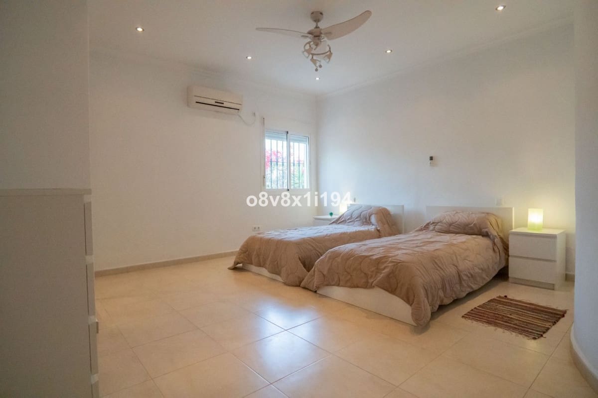 5 sypialnia Dom blizniak na sprzedaż w Velez-Malaga z basenem - 595 000 € (Ref: 10084970)