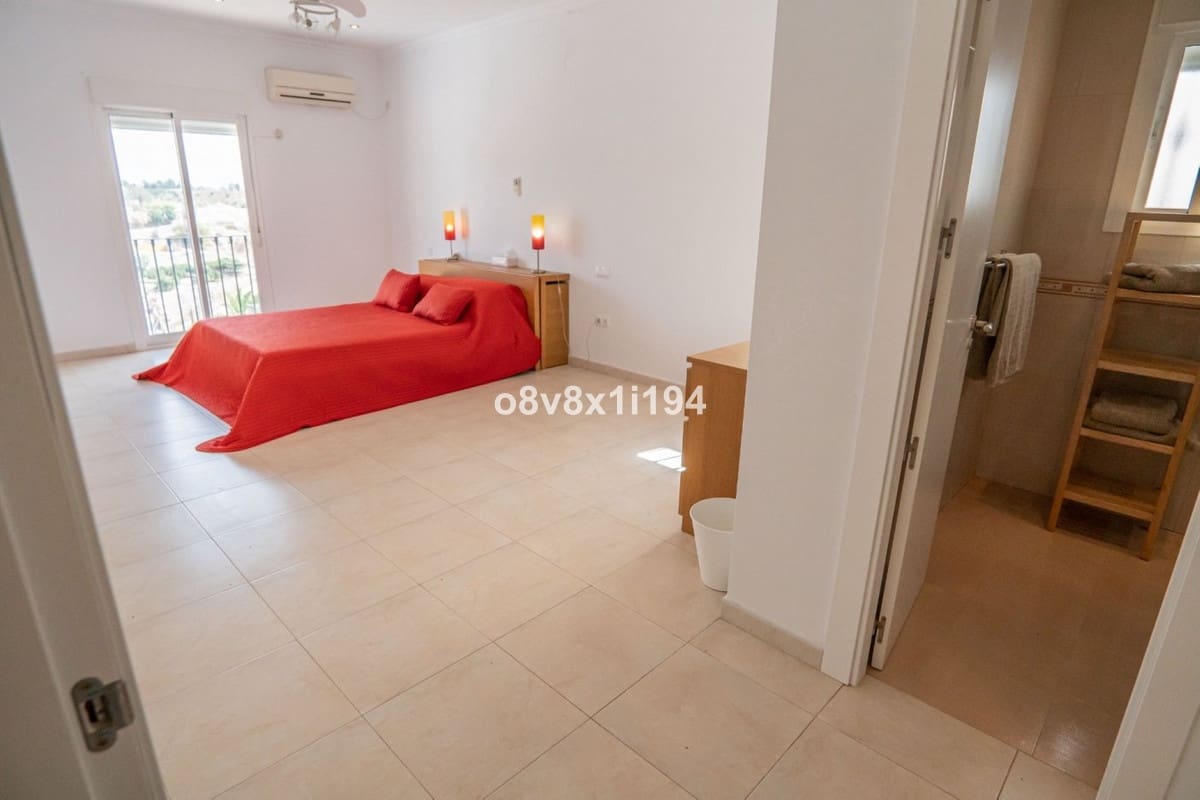 5 sypialnia Dom blizniak na sprzedaż w Velez-Malaga z basenem - 595 000 € (Ref: 10084970)