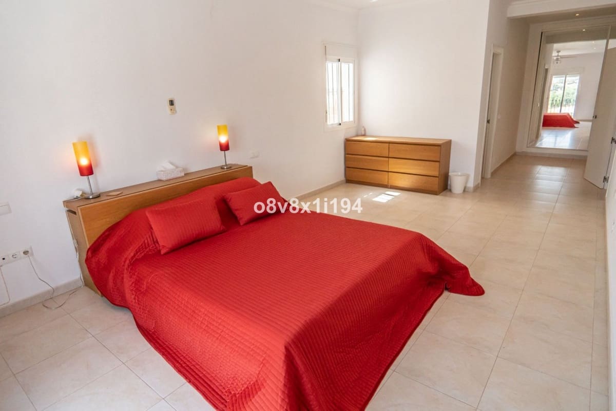 5 sypialnia Dom blizniak na sprzedaż w Velez-Malaga z basenem - 595 000 € (Ref: 10084970)