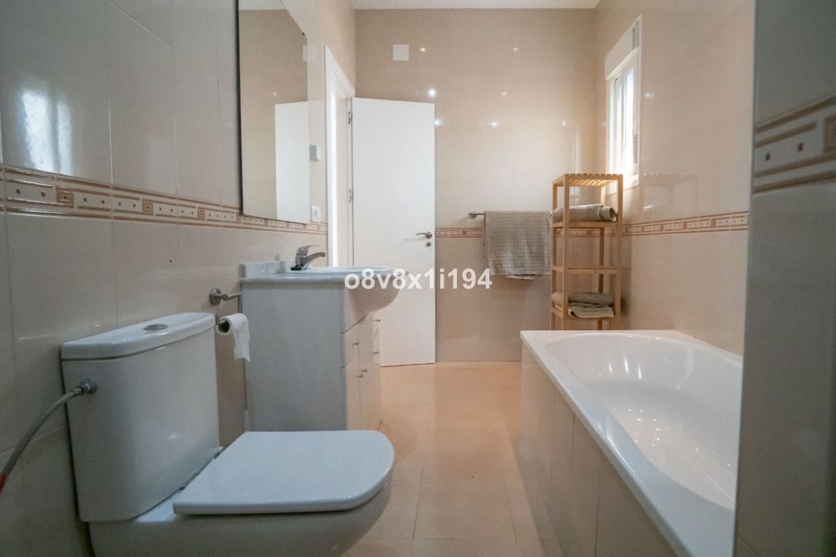 5 sypialnia Dom blizniak na sprzedaż w Velez-Malaga z basenem - 595 000 € (Ref: 10084970)