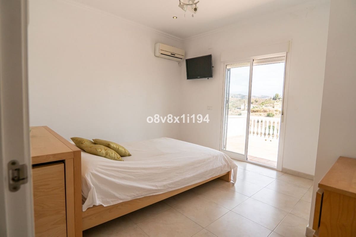 5 sypialnia Dom blizniak na sprzedaż w Velez-Malaga z basenem - 595 000 € (Ref: 10084970)