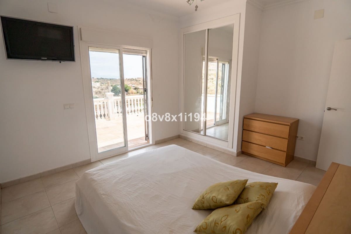 5 sypialnia Dom blizniak na sprzedaż w Velez-Malaga z basenem - 595 000 € (Ref: 10084970)
