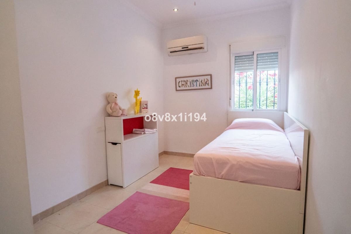 5 sypialnia Dom blizniak na sprzedaż w Velez-Malaga z basenem - 595 000 € (Ref: 10084970)