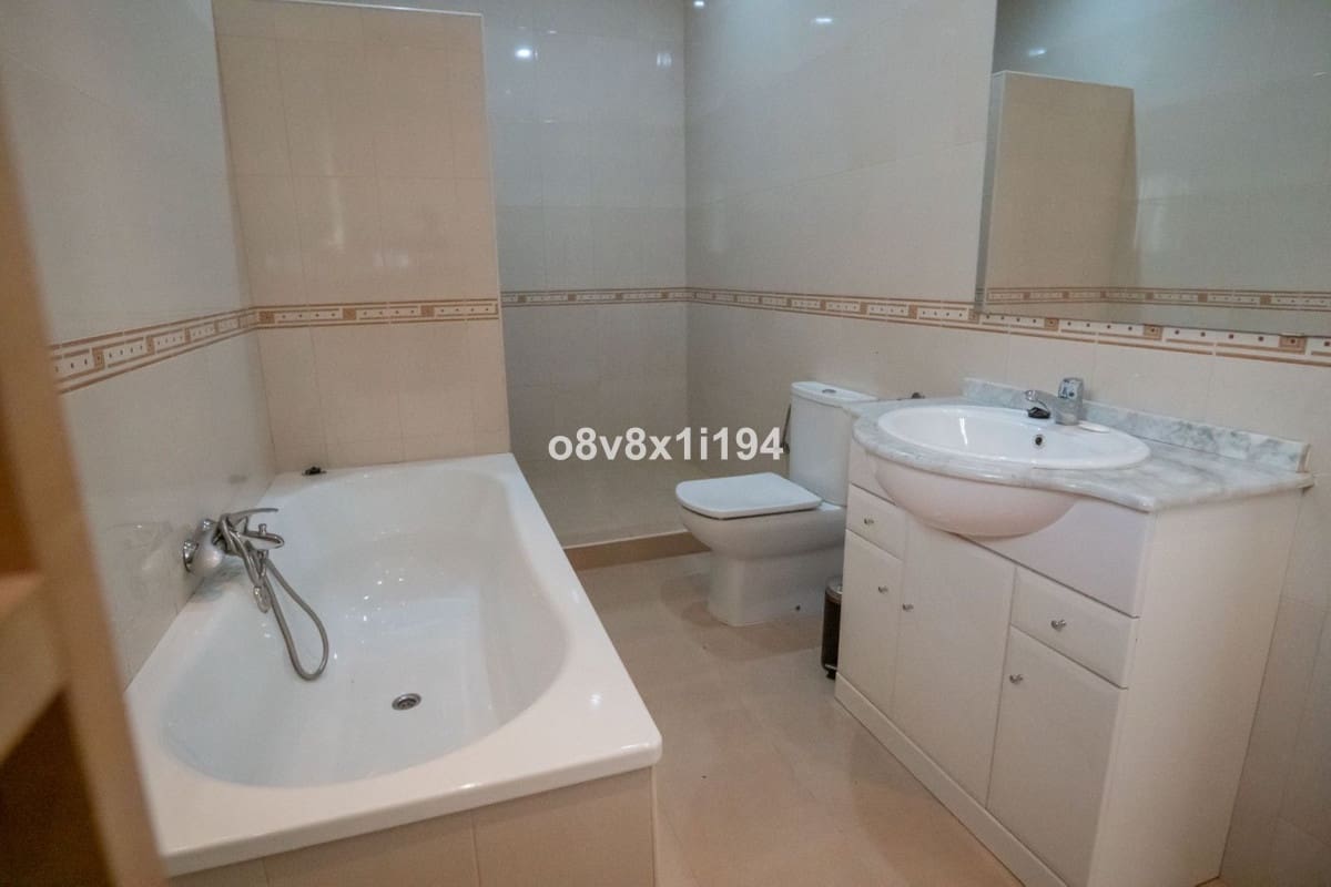 5 sypialnia Dom blizniak na sprzedaż w Velez-Malaga z basenem - 595 000 € (Ref: 10084970)