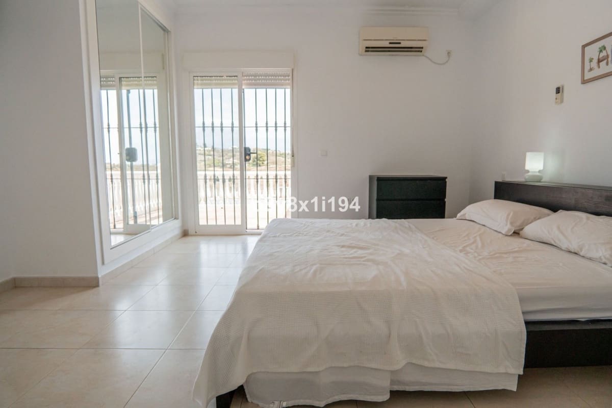 5 sypialnia Dom blizniak na sprzedaż w Velez-Malaga z basenem - 595 000 € (Ref: 10084970)
