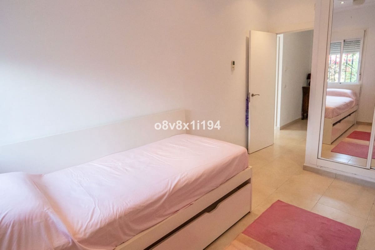 5 sypialnia Dom blizniak na sprzedaż w Velez-Malaga z basenem - 595 000 € (Ref: 10084970)