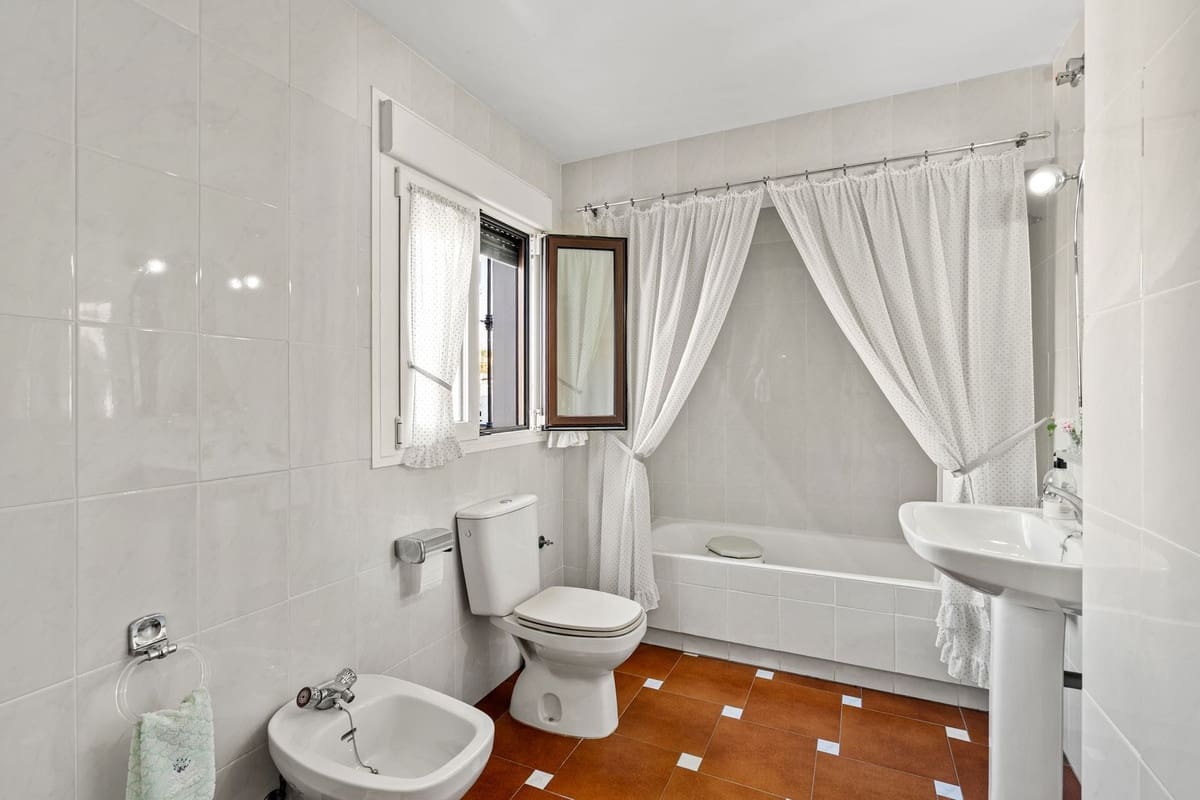 5 sypialnia Dom blizniak na sprzedaż w Benalmadena z basenem - 999 000 € (Ref: 10084976)