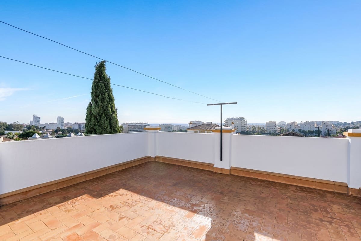 5 sypialnia Dom blizniak na sprzedaż w Benalmadena z basenem - 999 000 € (Ref: 10084976)