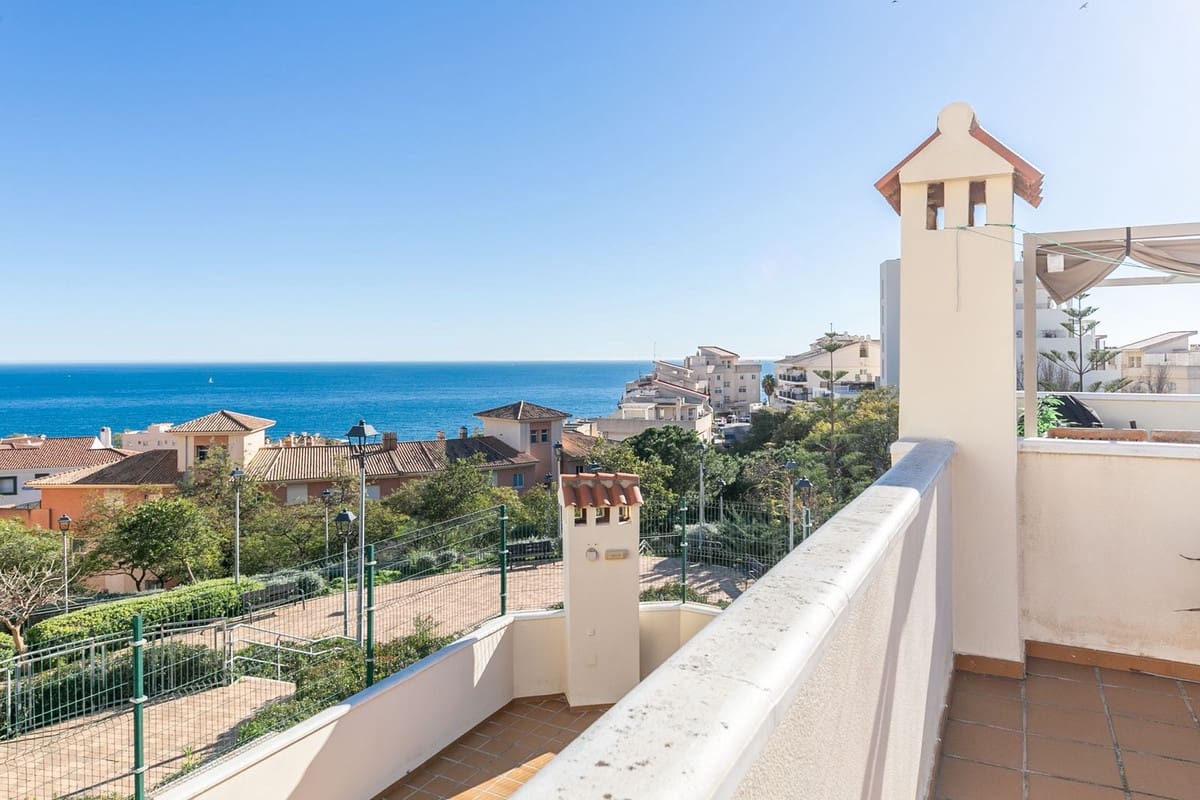 2 sovrum Lägenhet till salu i Torrequebrada med pool - 335 000 € (Ref: 10084979)