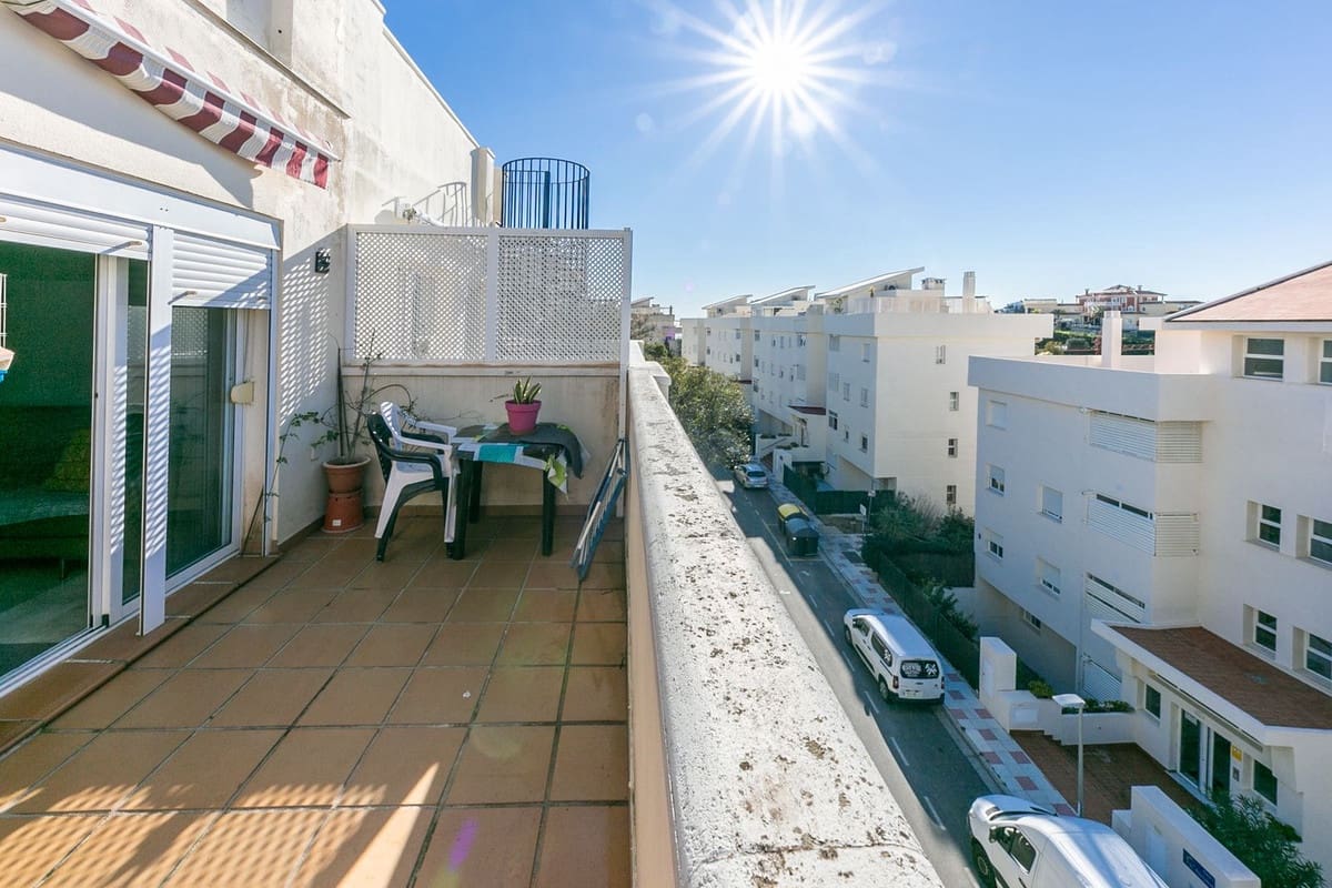 2 sovrum Lägenhet till salu i Torrequebrada med pool - 335 000 € (Ref: 10084979)