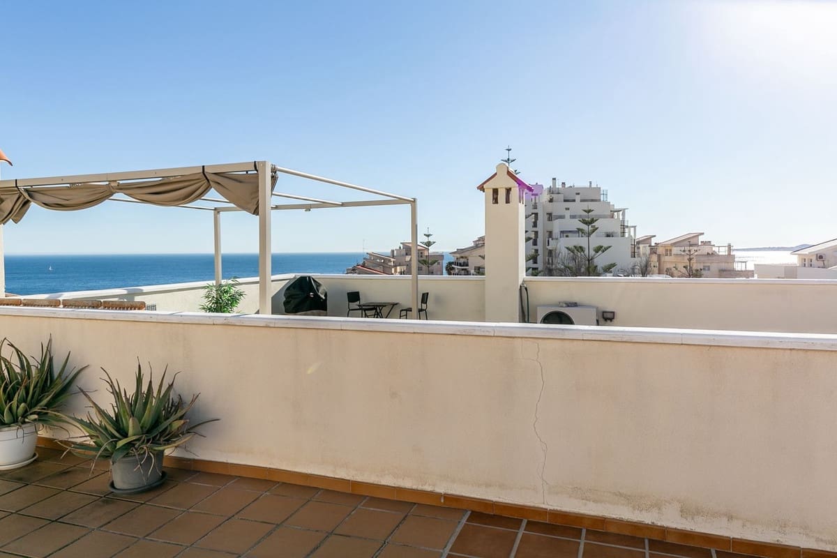 2 sovrum Lägenhet till salu i Torrequebrada med pool - 335 000 € (Ref: 10084979)