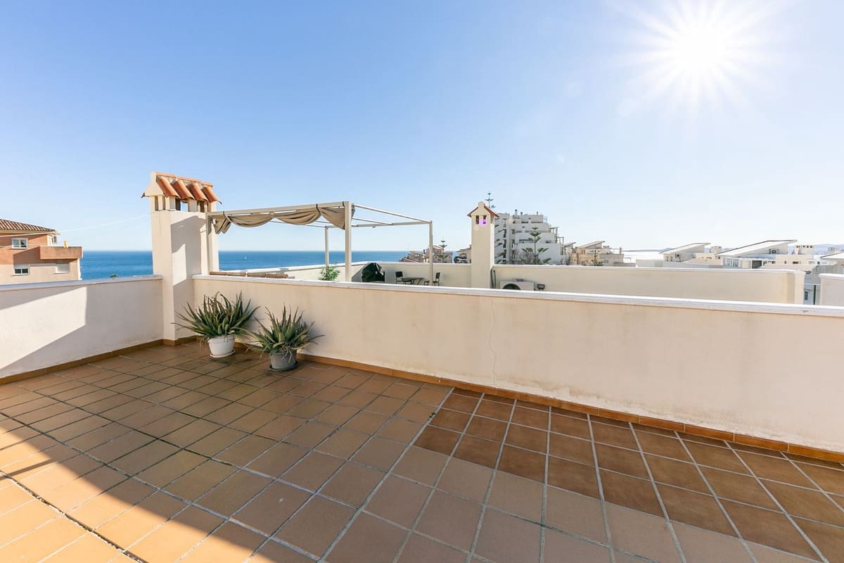 2 sovrum Lägenhet till salu i Torrequebrada med pool - 335 000 € (Ref: 10084979)