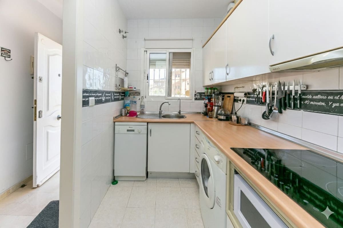 2 sovrum Lägenhet till salu i Torrequebrada med pool - 335 000 € (Ref: 10084979)