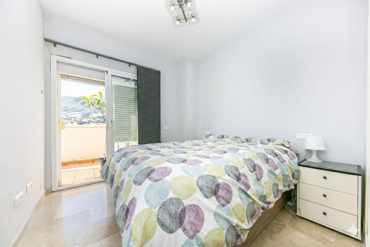 2 sovrum Lägenhet till salu i Torrequebrada med pool - 335 000 € (Ref: 10084979)