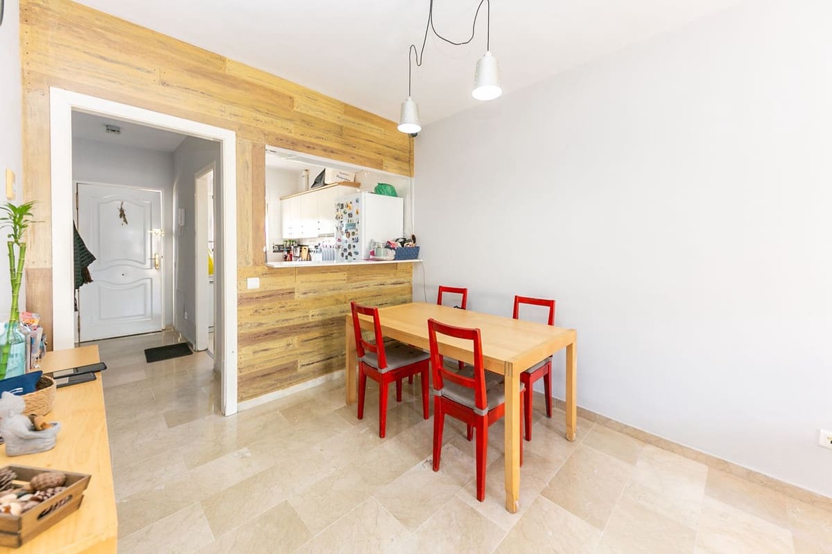 2 sovrum Lägenhet till salu i Torrequebrada med pool - 335 000 € (Ref: 10084979)