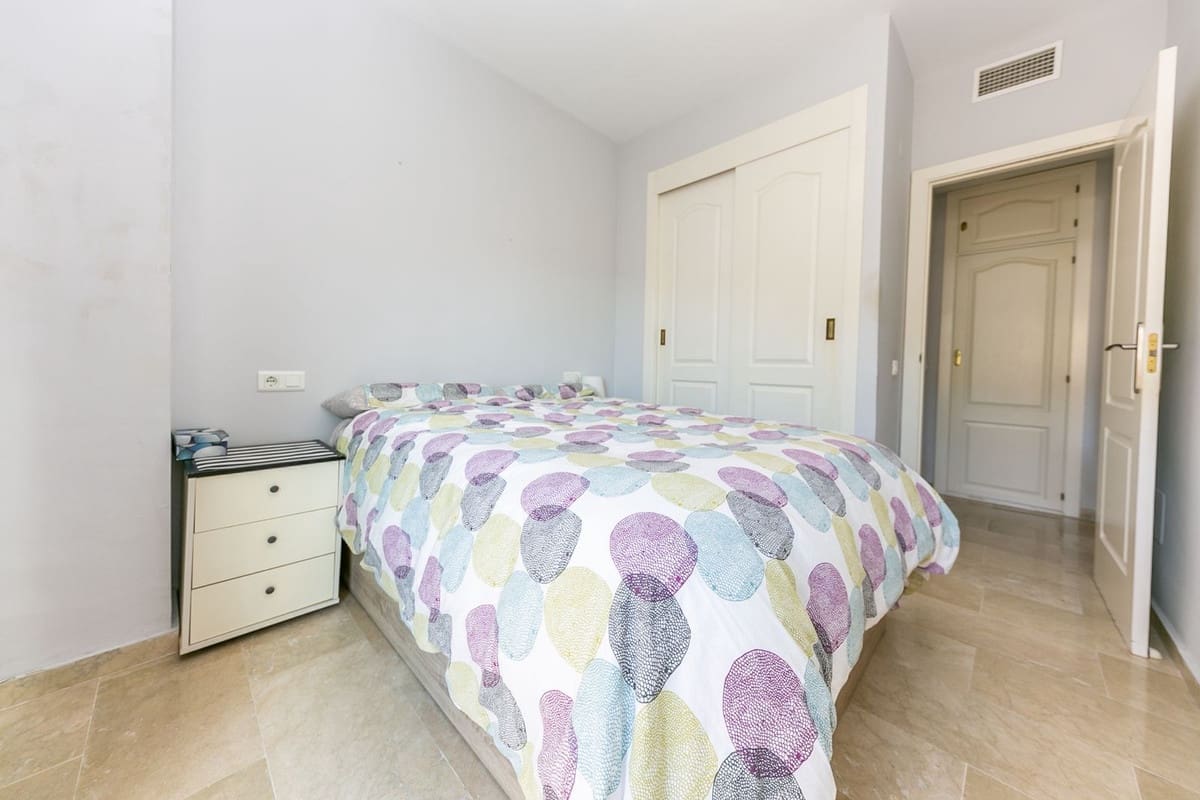 2 sovrum Lägenhet till salu i Torrequebrada med pool - 335 000 € (Ref: 10084979)