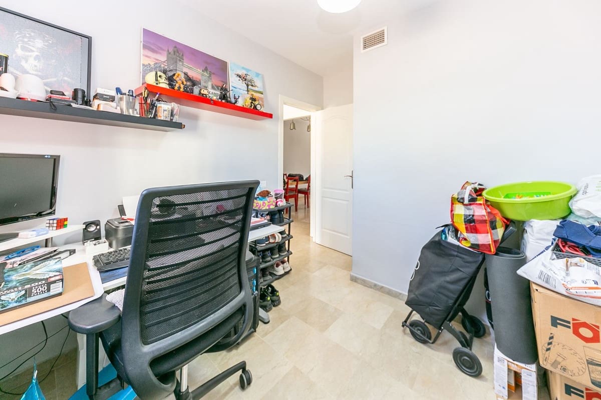 2 sovrum Lägenhet till salu i Torrequebrada med pool - 335 000 € (Ref: 10084979)