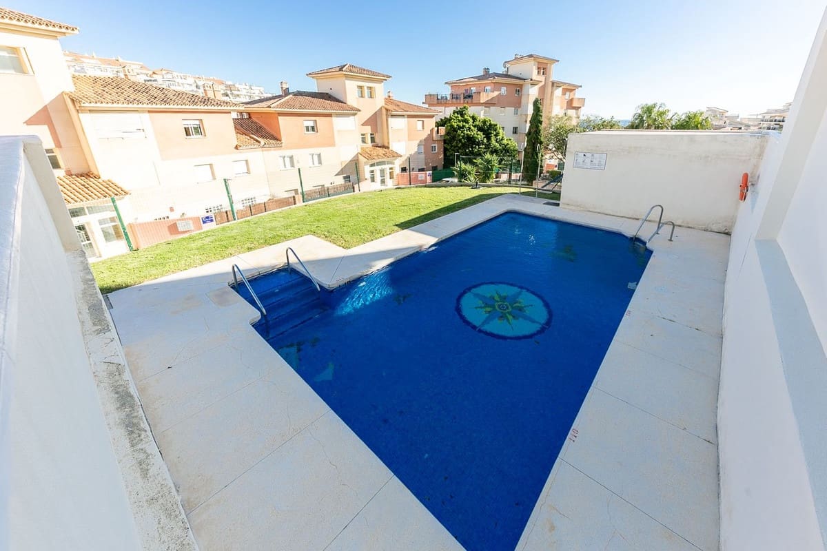 2 sovrum Lägenhet till salu i Torrequebrada med pool - 335 000 € (Ref: 10084979)