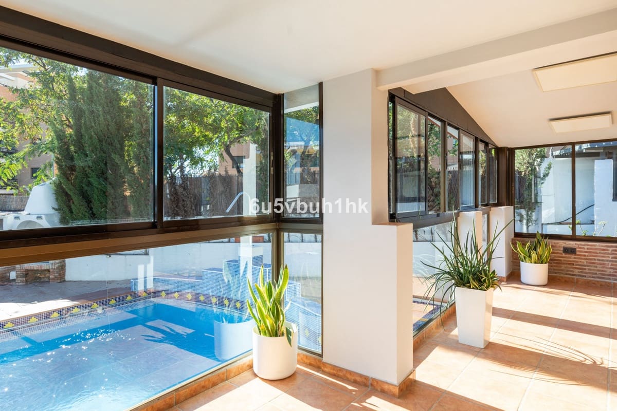 5 sypialnia Dom blizniak na sprzedaż w Torremolinos z basenem - 915 000 € (Ref: 10084982)