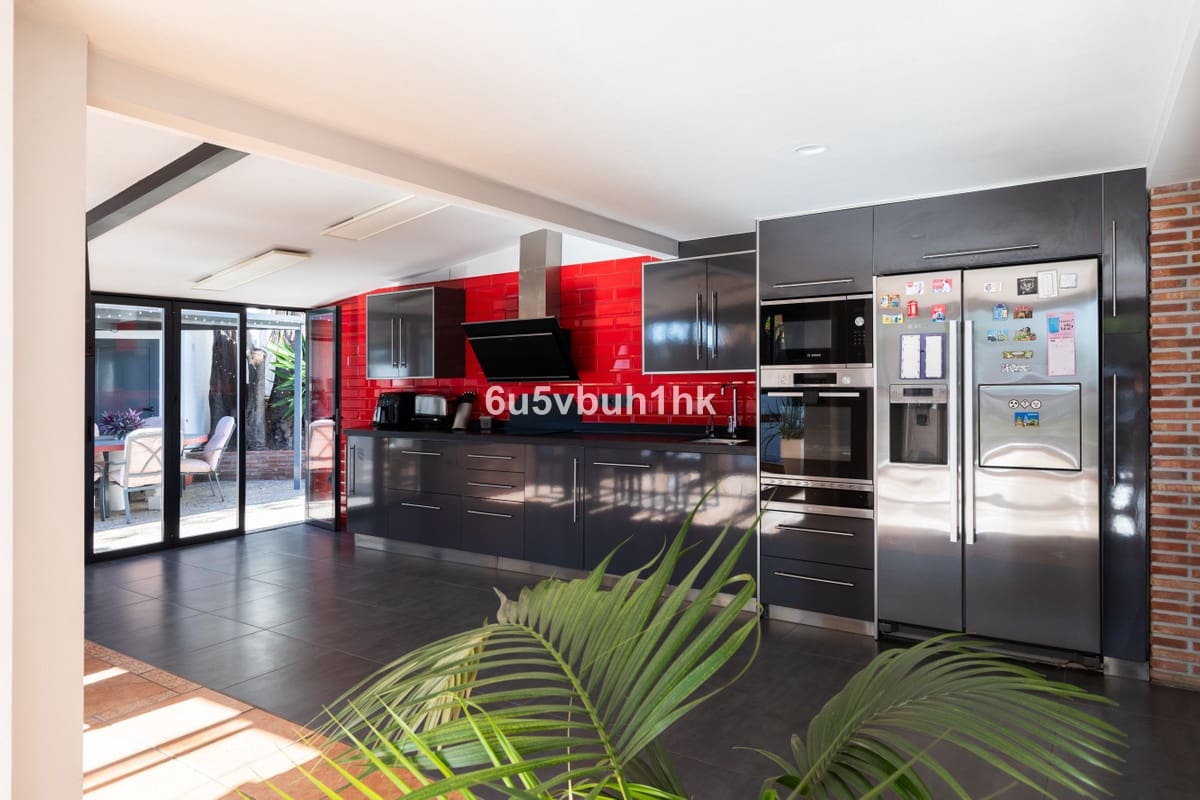 5 sypialnia Dom blizniak na sprzedaż w Torremolinos z basenem - 915 000 € (Ref: 10084982)