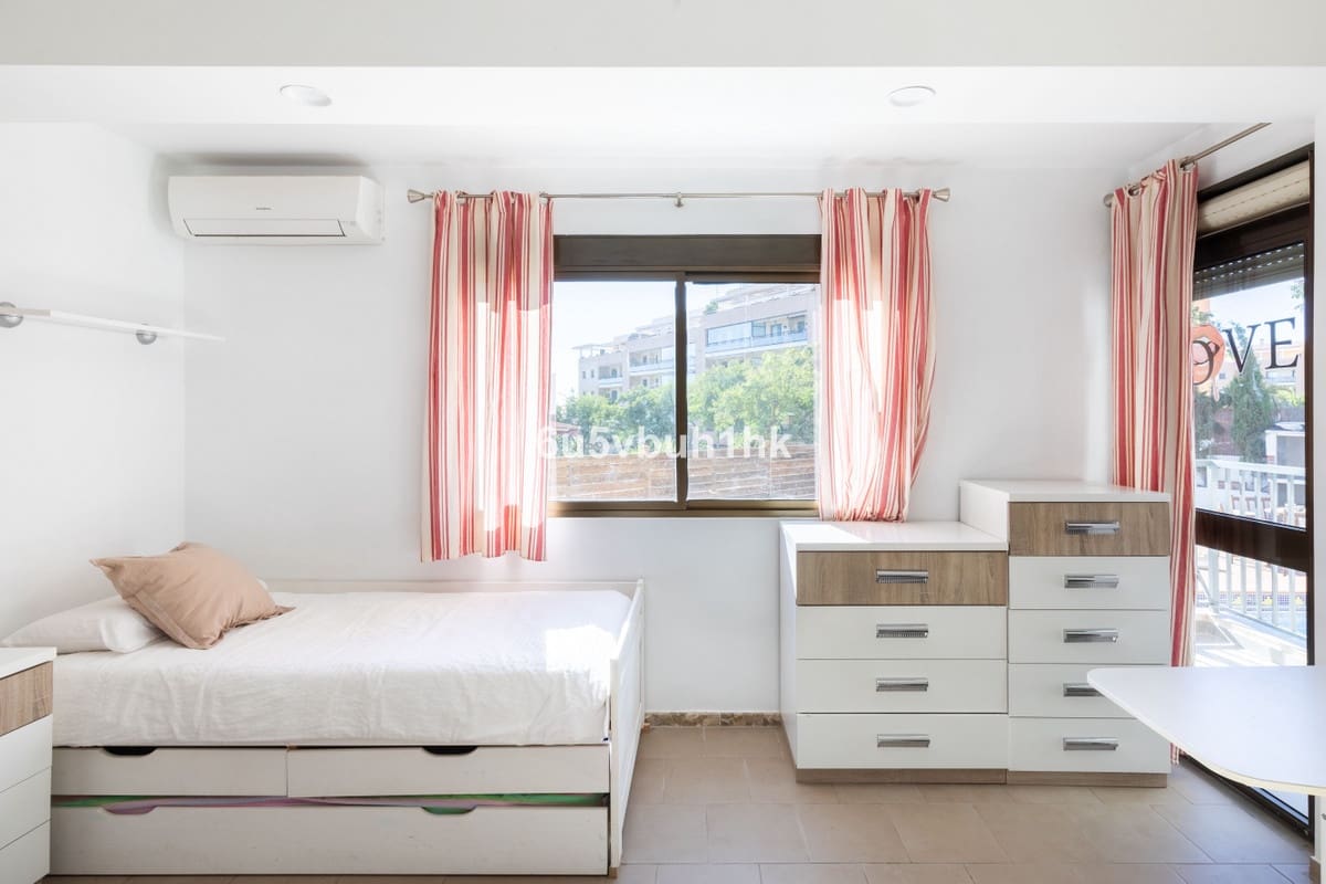 5 sypialnia Dom blizniak na sprzedaż w Torremolinos z basenem - 915 000 € (Ref: 10084982)